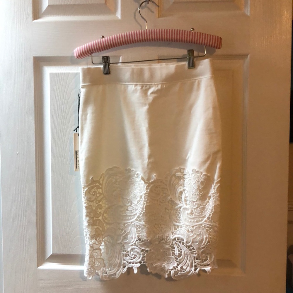 Never worn! White Boutique Lace Skirt (size M)